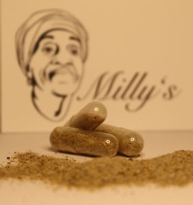 Irish Moss Capsules out of package behind Irish Moss powder